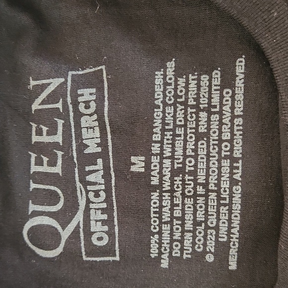 Queen Graphic Band Tshirt Crest Graphic Official Merch. Men's Size Medium - Picture 11 of 11